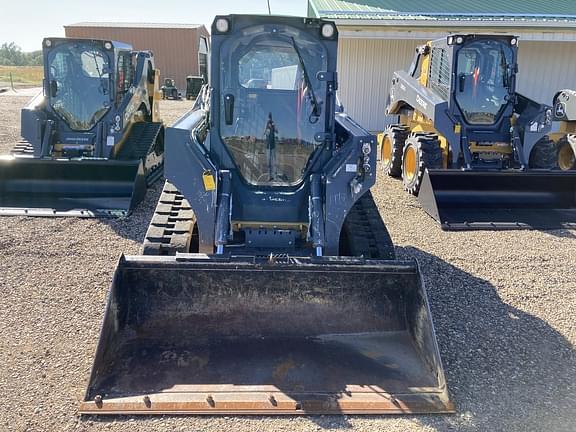 Image of John Deere 323E equipment image 1