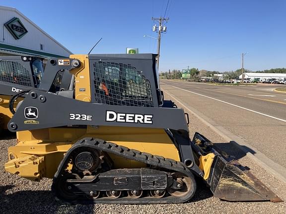 Image of John Deere 323E equipment image 3