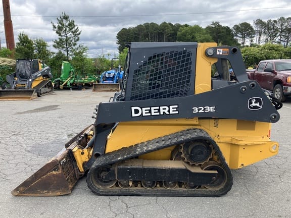 Main image John Deere 323E