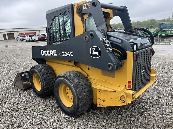 Image of John Deere 324E equipment image 4