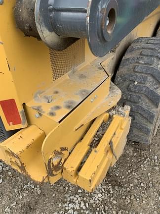 Image of John Deere 324E equipment image 4