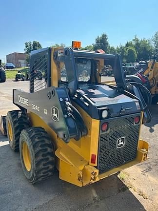 Image of John Deere 324E equipment image 4