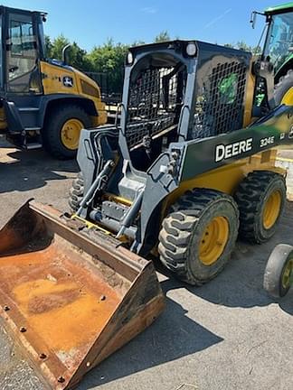 Image of John Deere 324E equipment image 3
