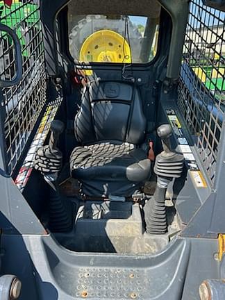 Image of John Deere 324E equipment image 2