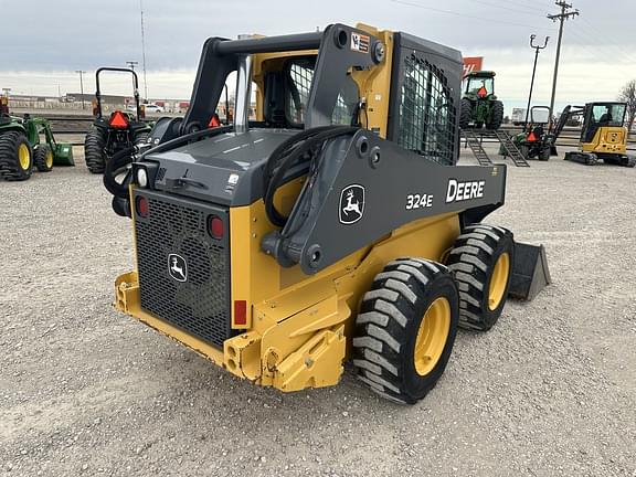 Image of John Deere 324E equipment image 4