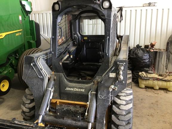 Image of John Deere 324E equipment image 3