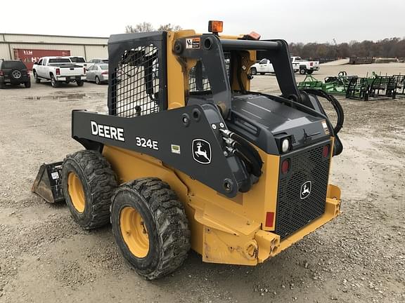 Image of John Deere 324E equipment image 4