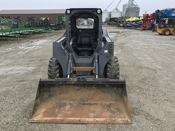 Image of John Deere 324E equipment image 2