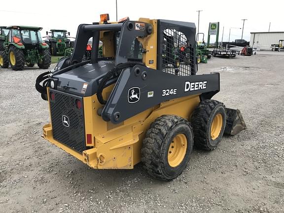 Image of John Deere 324E equipment image 3