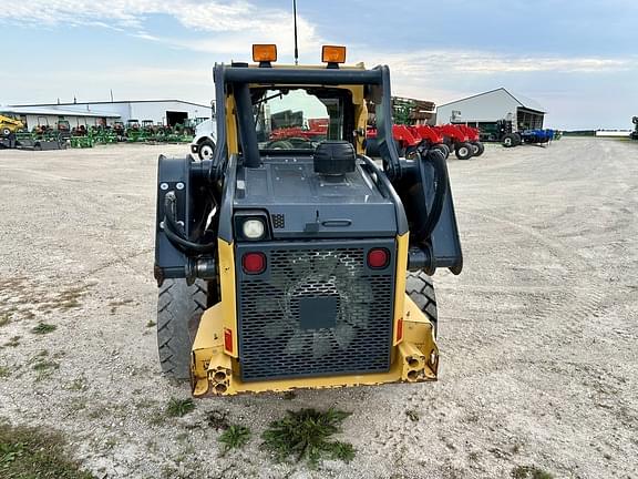 Image of John Deere 324E equipment image 2