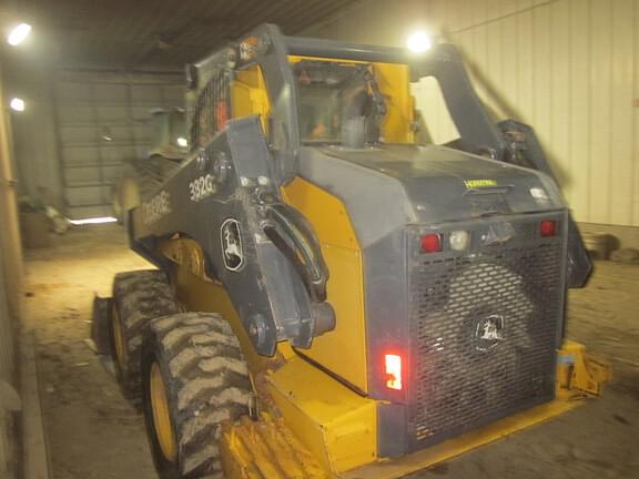 Image of John Deere 332G equipment image 2