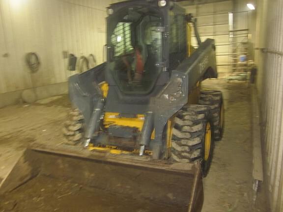 Image of John Deere 332G equipment image 4