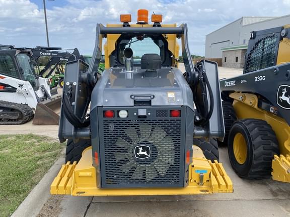 Image of John Deere 332G equipment image 2