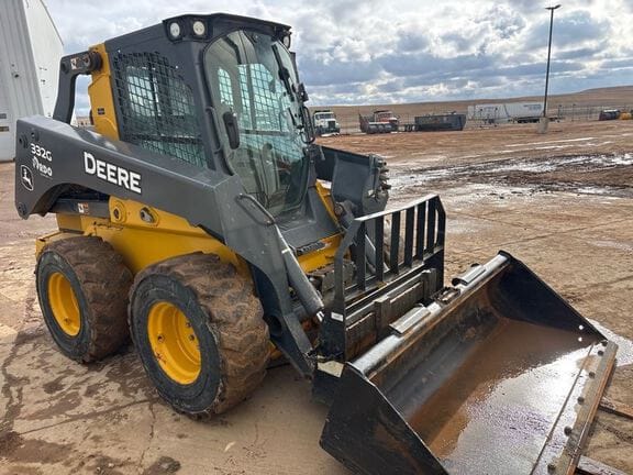 2017 John Deere 332G Equipment Image0