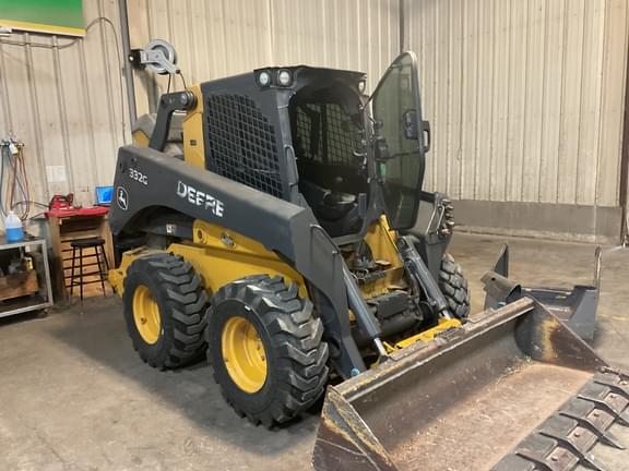 Image of John Deere 332G equipment image 4