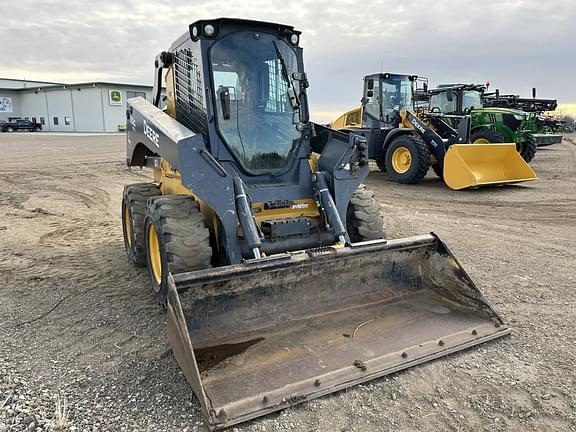 Image of John Deere 332G equipment image 1