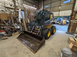 Image of John Deere 332G equipment image 4