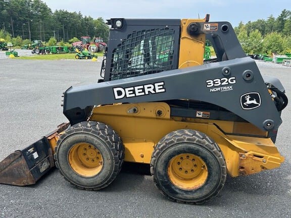 2017 John Deere 332G Equipment Image0