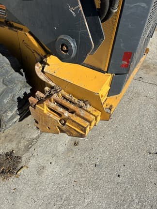 Image of John Deere 332G equipment image 4