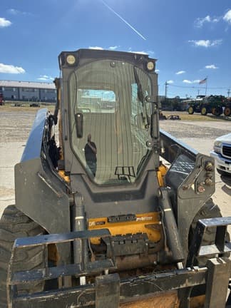 Image of John Deere 332G equipment image 2