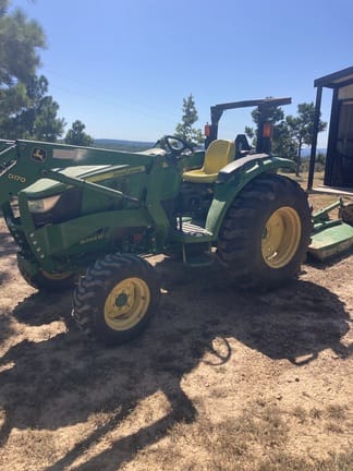 2017 John Deere 4044M Equipment Image0