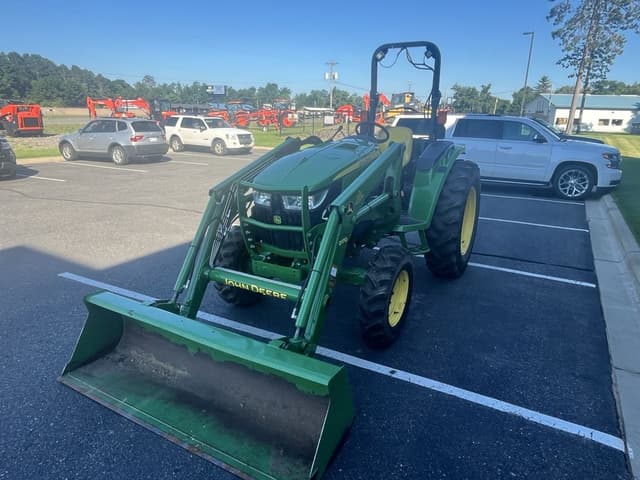 Image of John Deere 4044M equipment image 4