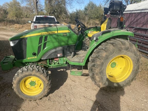 Image of John Deere 4044R equipment image 1