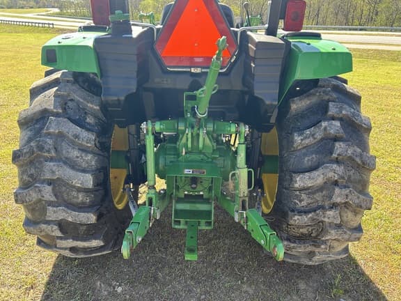 Image of John Deere 4052M equipment image 3