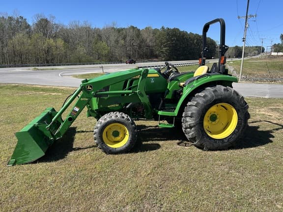 Image of John Deere 4052M equipment image 4