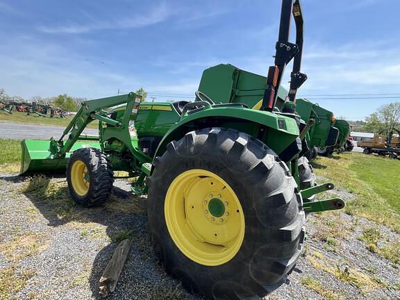 Image of John Deere 4052M equipment image 4