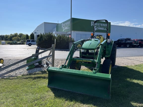2017 John Deere 4052M Equipment Image0