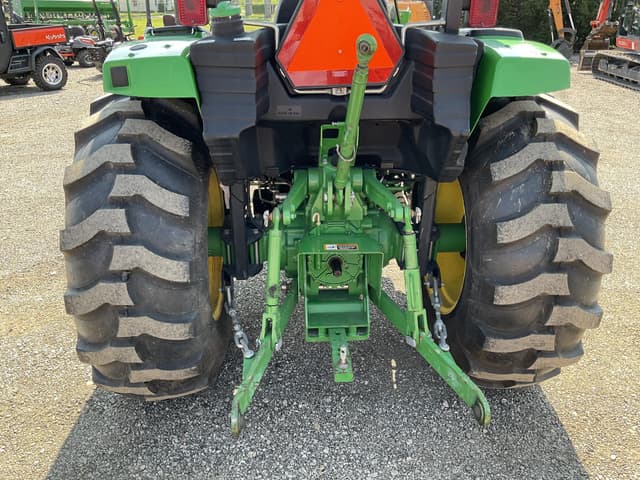 Image of John Deere 4052M equipment image 4