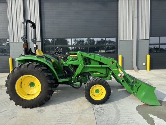 Image of John Deere 4052M equipment image 1