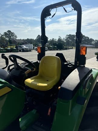 Image of John Deere 4052M equipment image 4
