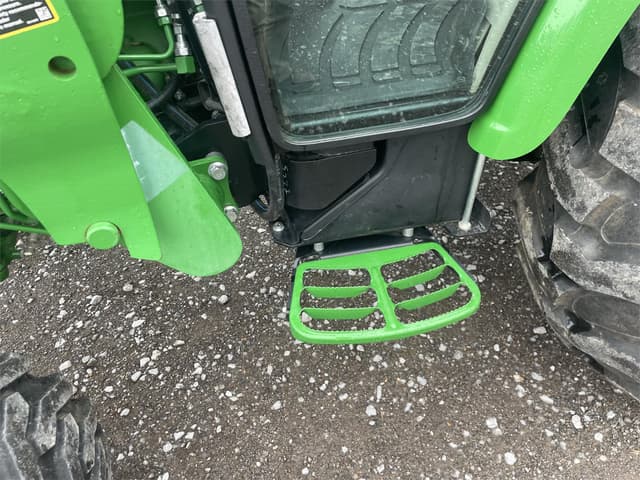 Image of John Deere 4052R equipment image 3