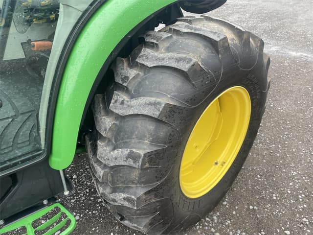 Image of John Deere 4052R equipment image 4