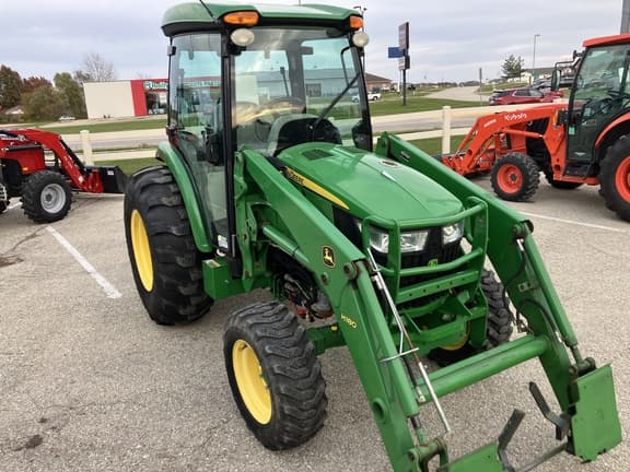 Image of John Deere 4052R equipment image 3