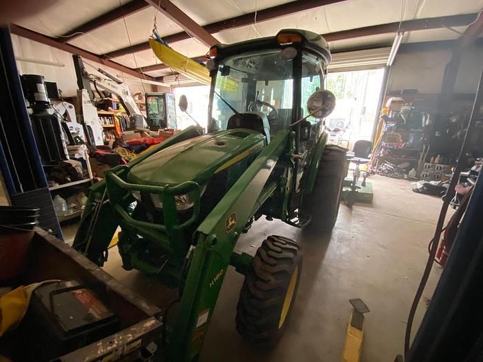 2017 John Deere 4052R Equipment Image0