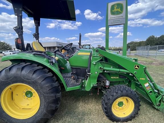 Image of John Deere 4052R equipment image 3