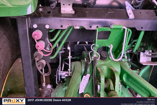 Image of John Deere 4052R equipment image 2