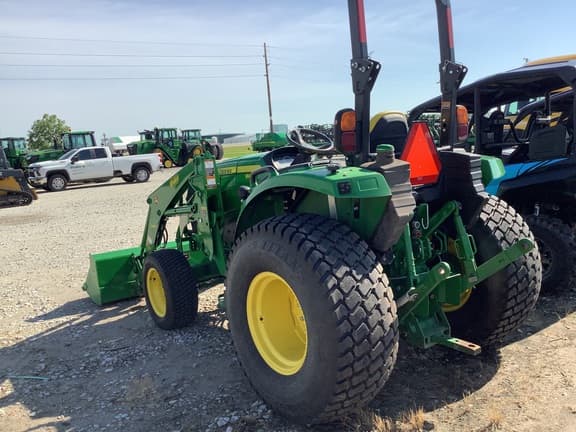 Image of John Deere 4052R equipment image 4