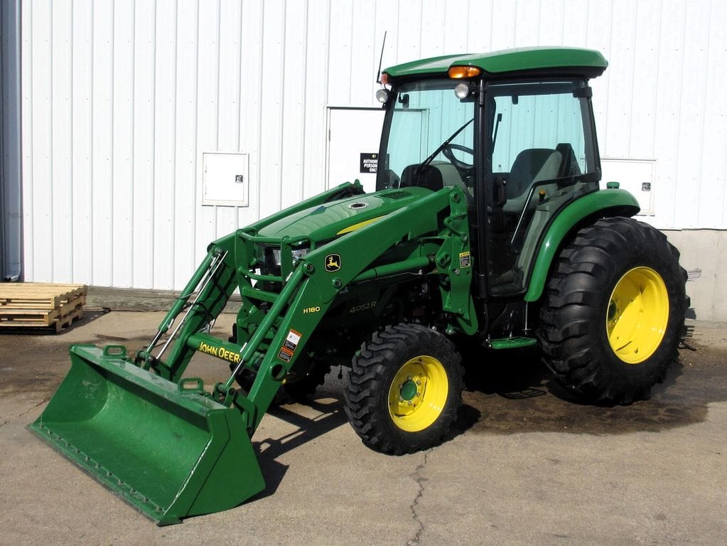 2017 John Deere 4052R Equipment Image0