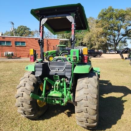 Image of John Deere 4066M equipment image 3