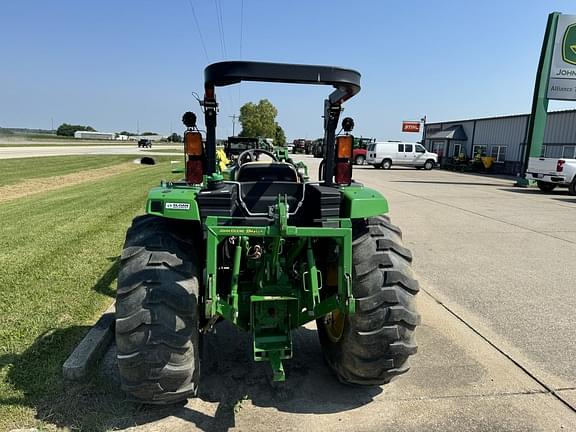 Image of John Deere 4066M equipment image 3