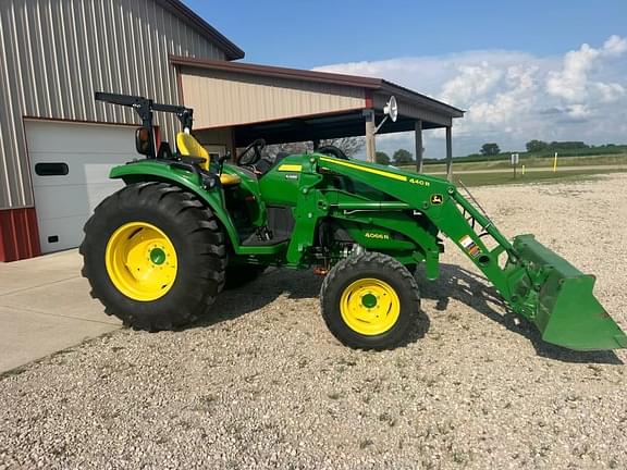 Image of John Deere 4066R equipment image 4