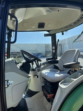 Image of John Deere 4066R equipment image 4