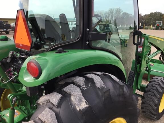 Image of John Deere 4066R equipment image 4
