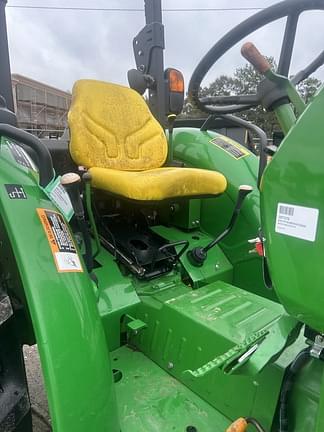 Image of John Deere 5045E equipment image 3