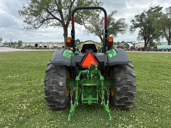 Image of John Deere 5045E equipment image 3