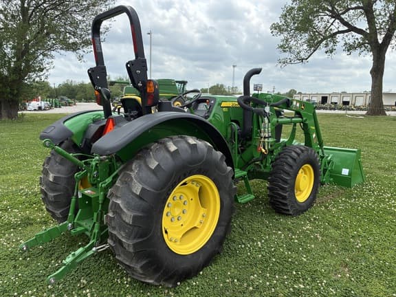 Image of John Deere 5045E equipment image 4
